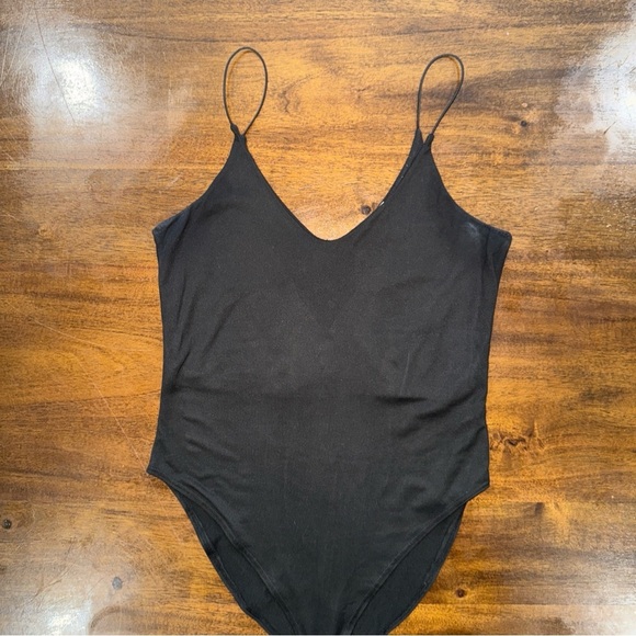 Gaze Womens Bodysuit Size M Black V-Neck Thin Strap Sleeveless Stretch - Picture 2 of 9